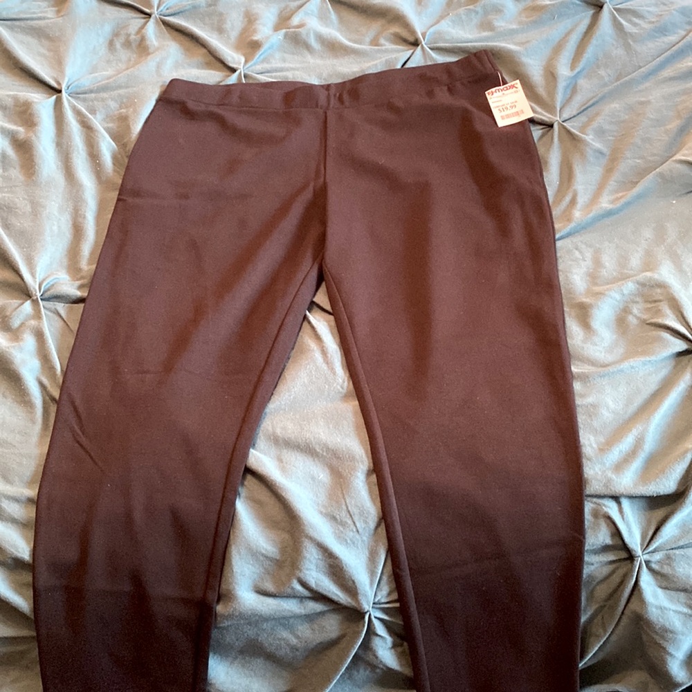 NWT Black skinny leg pull on dress pants
